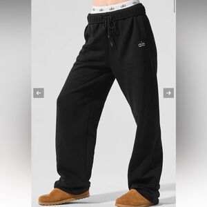ALO Straight Leg Accolade Sweatpants